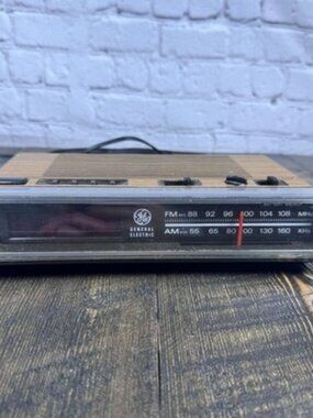 VTG General Electric AM-FM Digital Clock Radio Model 7-4624A Works - Wood Look